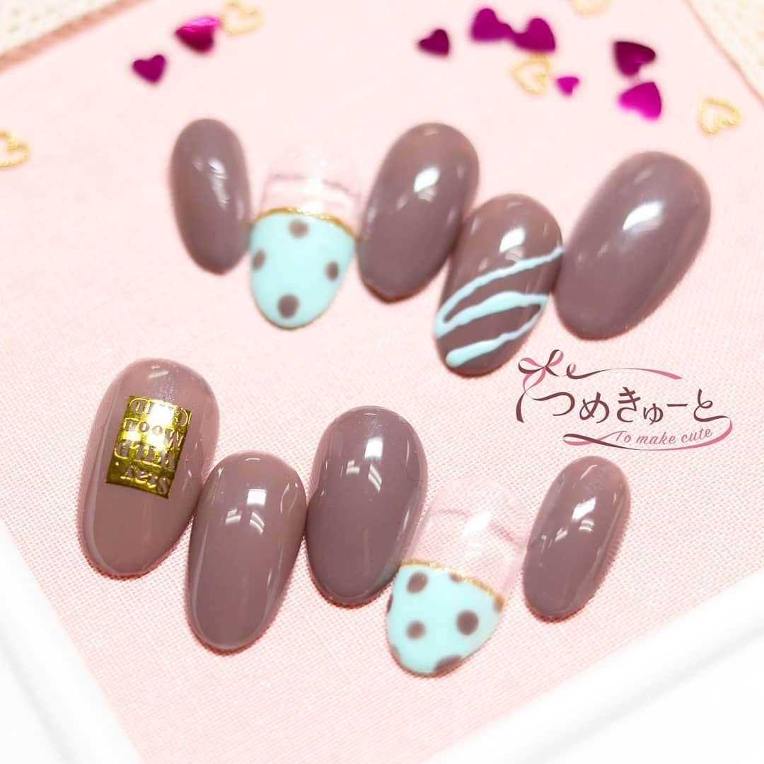 のインスタグラム：「♥バレンタインネイル♥Valentine nails  期間限定デザイン｜Jan. 14～Feb.14 税抜価格 3,000円（税込価格3,300円）  ご予約はこちらへ→www.tomakecute.com  #つめきゅーと #バレンタインネイル #チョコネイル #ハート #ネイル #ねいる #ネイルアート #ネイルサロン #津田沼 #稲毛 #新浦安 #成田 #川口前川 #Valentine #chocolatenails #nailart #speedygel #gelnails #美甲 #光療指甲」