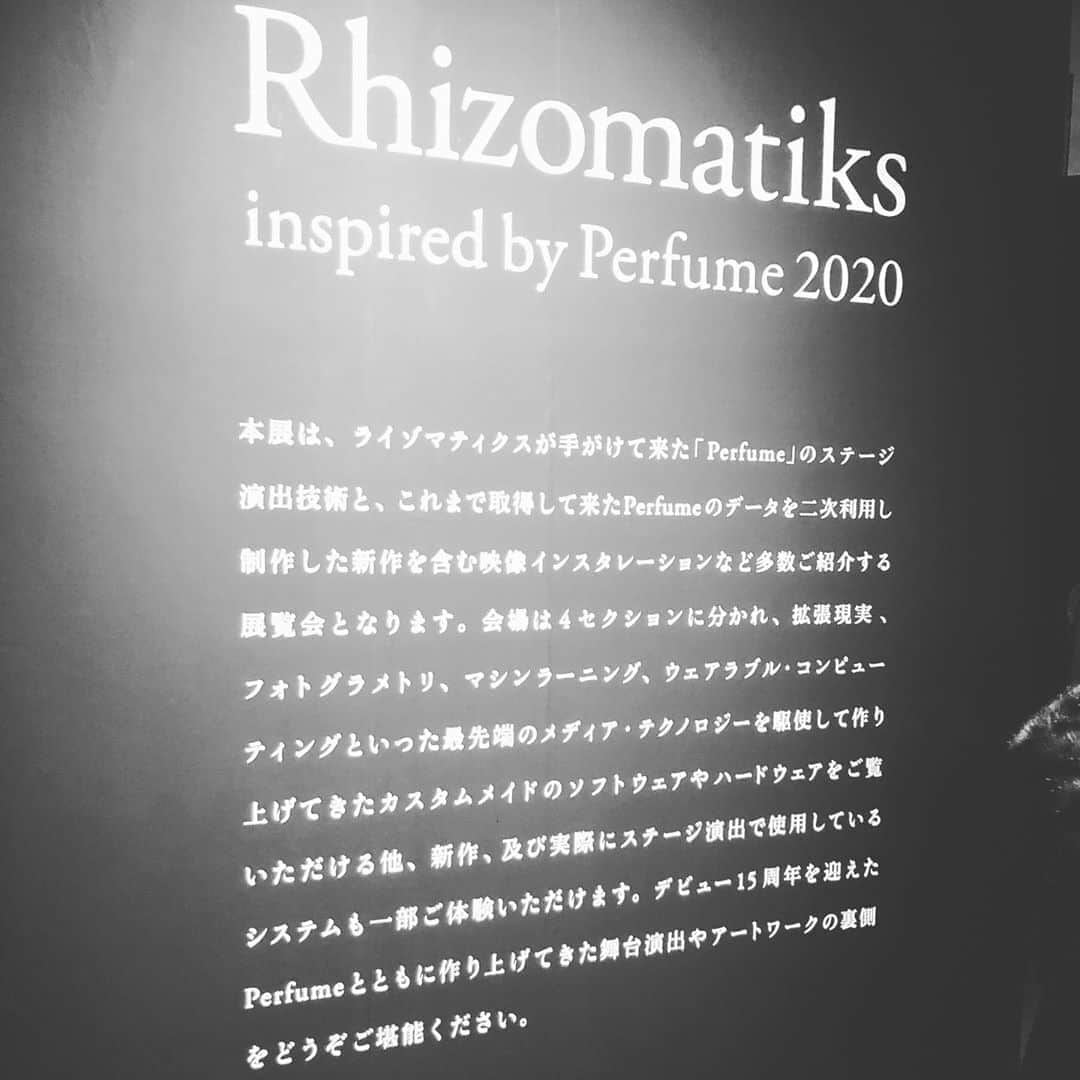 栗原類さんのインスタグラム写真 - (栗原類Instagram)「昨日 人生初めてリニューアルしたパルコに行ってきました 「Rihzomatiks inspired by Perfume 2020 」のオープニングレセプションに行ってきました。 ライゾマがライブやPVでどの部分をどのように関わっていたのかも興味深かったです。 VRのコーナーもありました、自分はあまりVRに触れた事が無いのですが、立体感が凄かったです。 今日からスタートしています #PARCO #parcoミュージアム #rhizomatiks」1月11日 18時27分 - louis_kurihara