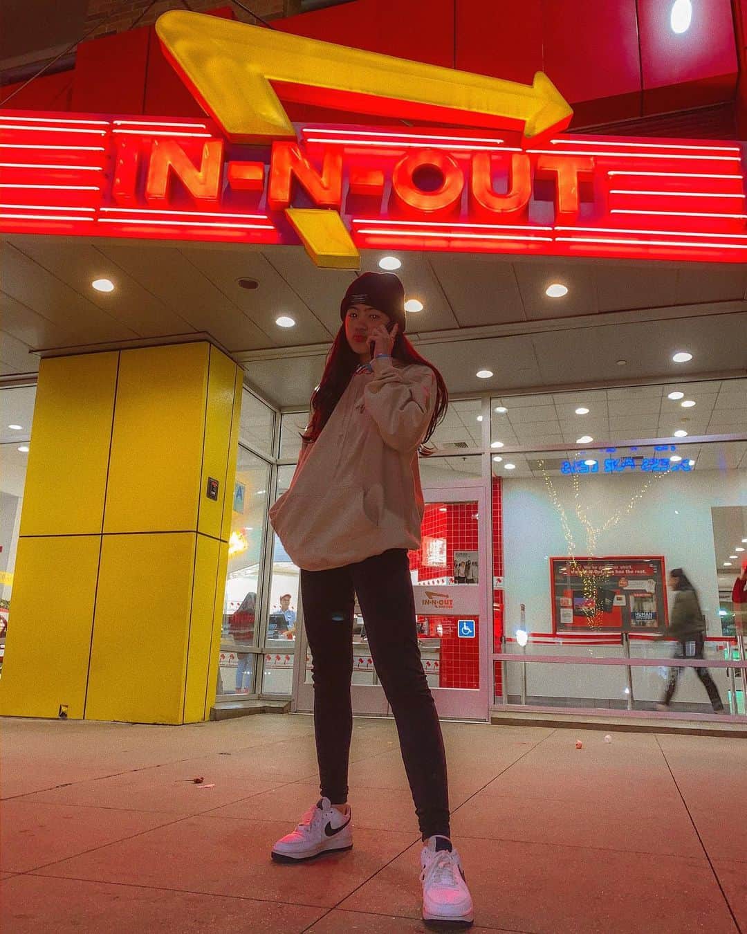 Niana Guerreroのインスタグラム：「in n out LA」