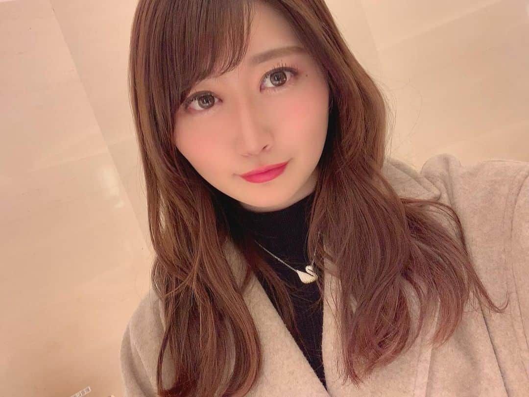 坂口莉果子のインスタグラム：「1月は勝負の月❄️頑張ります💪 3月に良い報告ができるといいな😌 ・ ・ ・ #冬  #2020 #natural  #makeup #japan」