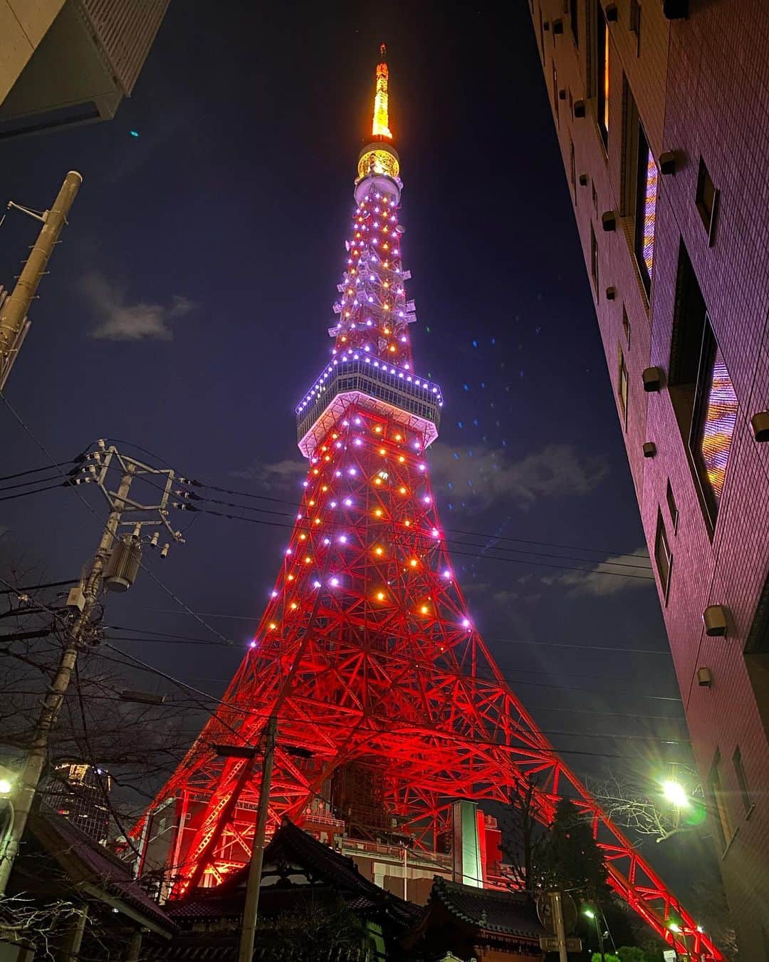 黒澤まさ美さんのインスタグラム写真 - (黒澤まさ美Instagram)「. #新年 の#東京タワー 、とても綺麗🗼 たくさんの方が足を止めて写真を撮っていました📷✨ . #tokyotower  #tokyotower🗼  #illumination #newyear  #happynewyear2020  #tower #tokyo  #japan #view #night #お正月 #2020 #イルミネーション #夜景  #🗼 #illuminati」1月11日 19時01分 - masami_kurosawa
