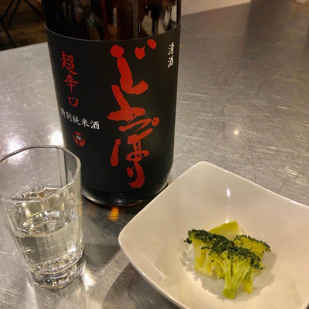 有馬芳彦さんのインスタグラム写真 - (有馬芳彦Instagram)「‪オンラインサロンイベント‬ ‪日本酒の会 四！‬ ‪ご参加いただきました皆様ありがとうございました😊今回は #じょっぱり #山本 #大那 #作 #五橋 ❗️#ブロッコリー の漬物 #桜肉 #大根の鯛出汁煮 #クリームチーズの味噌漬け #本鮪の胡桃添え❗️‬ ‪来月は、超シーフードカレーです🦞  #オンラインサロン #イベント #日本酒 #sake #japan #青森 #秋田 #栃木 #三重 #山口 #酒蔵 #炙り‬ #漬け #馬肉 #漬物 #初しぼり #超辛口 #純米吟醸 #恵乃智 #八丁味噌」1月11日 18時54分 - arimax_photo