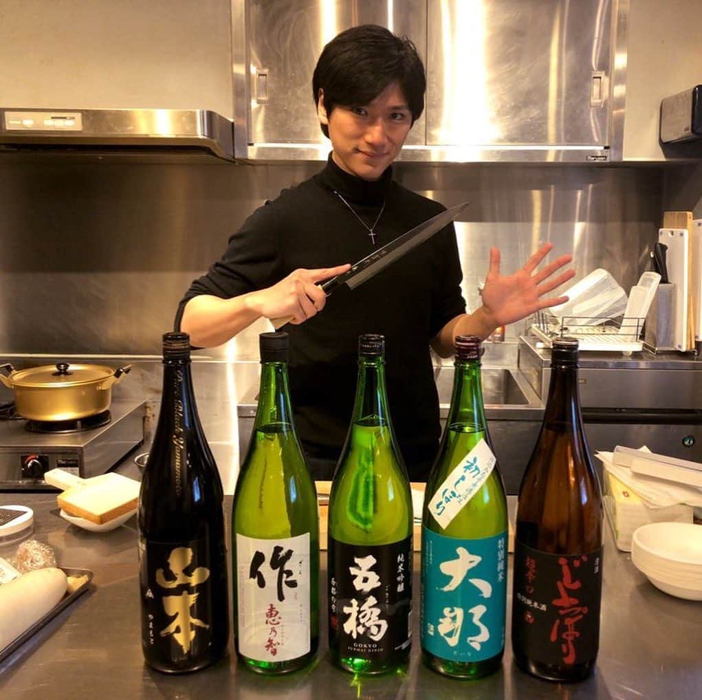 有馬芳彦のインスタグラム：「‪オンラインサロンイベント‬ ‪日本酒の会 四！‬ ‪ご参加いただきました皆様ありがとうございました😊今回は #じょっぱり #山本 #大那 #作 #五橋 ❗️#ブロッコリー の漬物 #桜肉 #大根の鯛出汁煮 #クリームチーズの味噌漬け #本鮪の胡桃添え❗️‬ ‪来月は、超シーフードカレーです🦞  #オンラインサロン #イベント #日本酒 #sake #japan #青森 #秋田 #栃木 #三重 #山口 #酒蔵 #炙り‬ #漬け #馬肉 #漬物 #初しぼり #超辛口 #純米吟醸 #恵乃智 #八丁味噌」