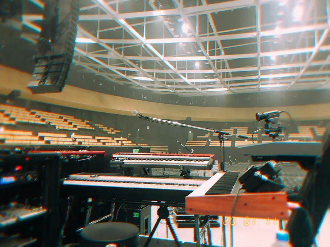 のインスタグラム：「GLAY ARENA TOUR 2019-2020 DEMOCRACY 25TH HOTEL GLAY THE SUITE ROOM @北海道・函館アリーナ  2日目  #GLAY #hotelglay #函館アリーナ」