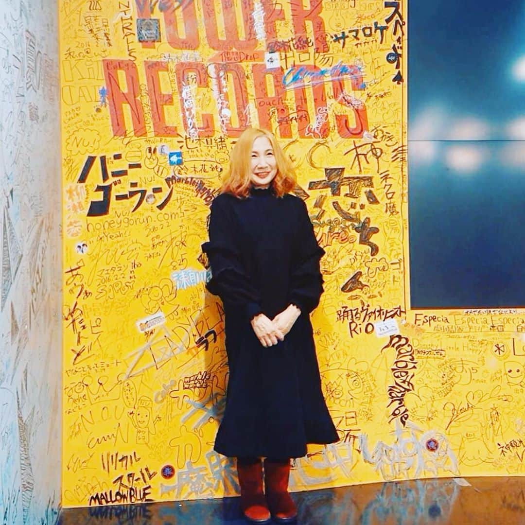のインスタグラム：「タワレコNU茶屋町店インストアライブ お集まりくださった皆さん、ありがとうございました！皆さんのお名前を聞いて少しずつでもお話できたりして嬉しかったです♡ おかげさまでとてもいい仕事始めになりました！！」