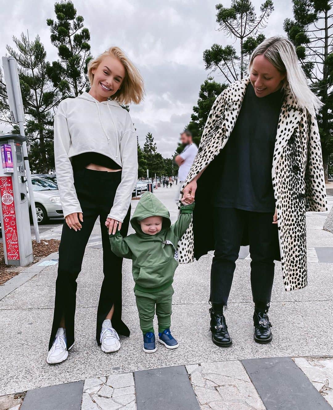リアノン・ランゲラック（ミッチェル・ランゲラックの妻）のインスタグラム：「Besties 🖤🖤🖤」