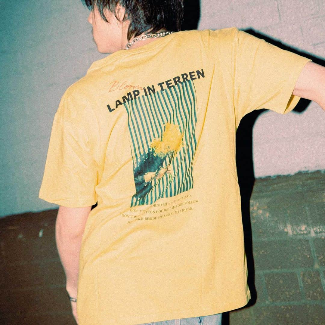 LAMP IN TERRENのインスタグラム：「GOODS!! “Bloom”T-shirt COLOR：YELLOW / WHITE SIZE：S/M/L/XL PRICE：¥3,200  2020.1.13(mon) Mynavi BLITZ AKASAKA ワンマンライブ『Bloom』にて販売 ※先行販売13:30〜15:30 / 詳しくはHPをご覧ください  Photo by @ayumu10.18」