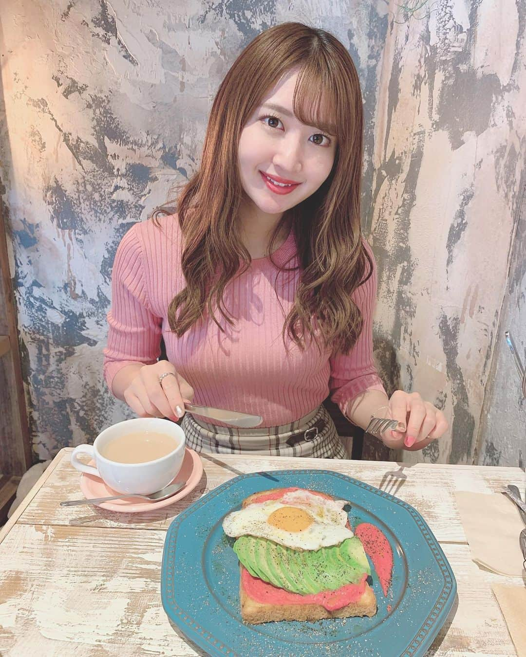 沢井里奈さんのインスタグラム写真 - (沢井里奈Instagram)「♡ . FebruaryKitchen☕️🌸 . この前、東京でお仕事だった時に 浅草でモーニング🍽🌹✨ . アボカドトースト🍞🥑 美味しかったです☺️💓💓 . #februarykitchen #asakusacafe #asakusa #instalove #instagramjapan #japanesegirl #girls #フェブラリーキッチン #カフェ #浅草カフェ #浅草モーニング #浅草 #さわーカフェ巡り #沢井里奈」1月11日 19時43分 - sawairina