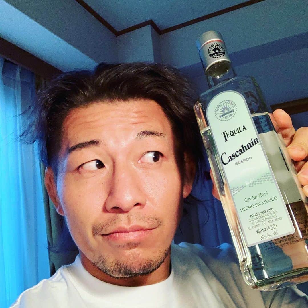 高橋裕二郎さんのインスタグラム写真 - (高橋裕二郎Instagram)「ドーム大会や手術と入院でバタバタしていまして、12月21日から始まった点滴生活も昨日で終わり、やっと今日から正月休みが始まる感じかな。 美味しいテキーラ飲みたい❗️」1月11日 19時46分 - the_tokyo_pimps