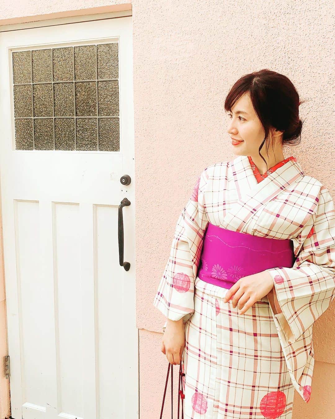 のインスタグラム：「これぞ和洋折衷て感じですかね🤔笑  自分のありたい姿に向けて 変化を恐れない。 少しずつまた覚悟ができてきた✨  #浜田真衣 #monaカフェ  ーーーーーーーーーーーーーー  宣伝🌸  Line@(ID):@bkj4113l  Twitterアカウント:@nna1317  SHOW ROOM:はまD部屋  MONA🌈:@mona_magazine  劇団MONA:@gekidan_mona  MONA映画: @jodame_movie」