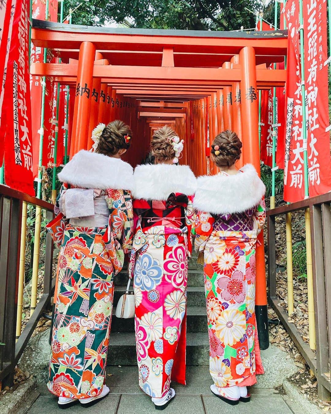 杉山佳那恵さんのインスタグラム写真 - (杉山佳那恵Instagram)「昨日が楽しすぎて今日も めっちゃ撮影頑張れた🔥🔥🔥 ・ 次の日からもパワーをくれる おじさんたち最強(*･ω･)❤️ ・ ・ #着物#kimono#japan#初詣」1月11日 19時55分 - kanaxxy_0421