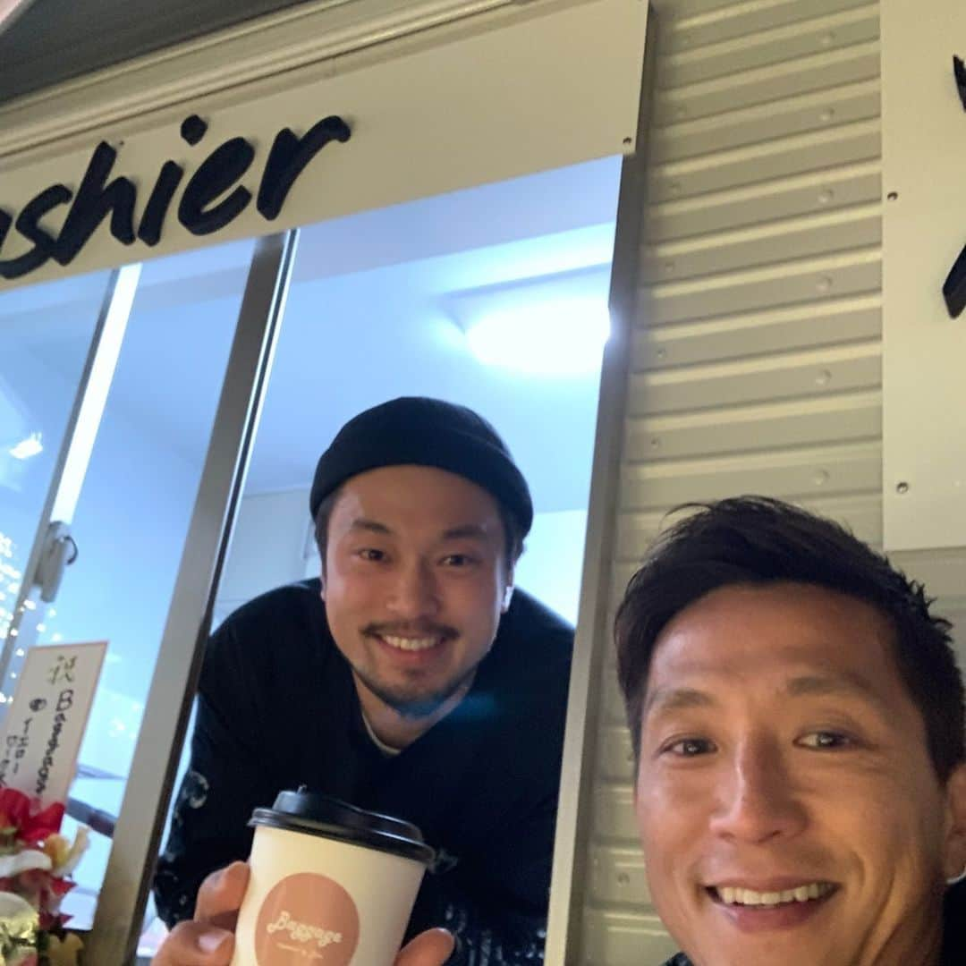 福西崇史さんのインスタグラム写真 - (福西崇史Instagram)「. サッカー仲間がカフェ☕️やるってよ。。。 . 表参道ヒルズの裏でやってるってよ。。。 . 用事ある方、ついでにどうぞ☕️笑 . @baggage_cafemarket . #サッカー仲間 #サッカー好き #soccer #コーヒー好き #coffee #表参道 #cafe #次の日も行ったって言うなよ笑 #instagood」1月11日 19時57分 - takashi_fukunishi