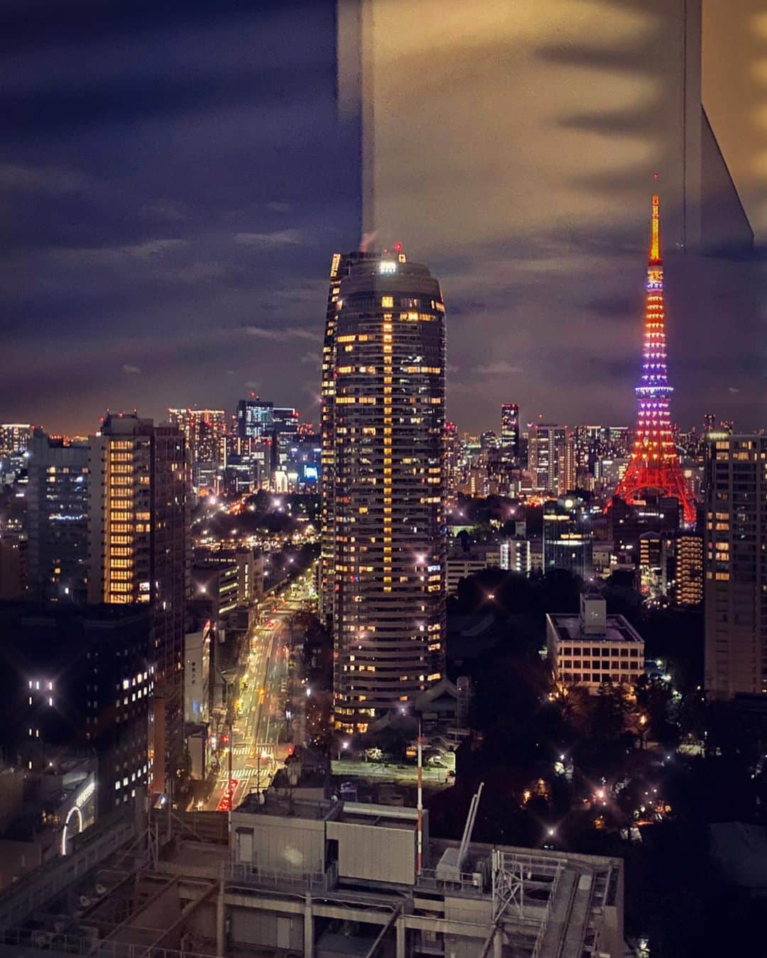 愛田杏奈さんのインスタグラム写真 - (愛田杏奈Instagram)「東京に上京してもう結構経ったけど、 相変わらず東京に慣れません🤦‍♀️🗼笑 . . でもここでがんばるって決めたから 今年はもっと頑張りたいな！！！ . . . 昨日仕事の現場から見えた夜景が すごい綺麗だったのでiPhoneでパシャリ📷✨ . . . #japan #tokyo #camera #photo #iPhone #iPhone11 #写真好き #カメラ #都会 #夜景 #東京 #日本 #東京タワー #田舎者 #キラキラ　#加工 #おしゃれ写真 #写真好きな人と繋がりたい #instagood  #likeforlikes #followme」1月11日 20時11分 - anna_osada