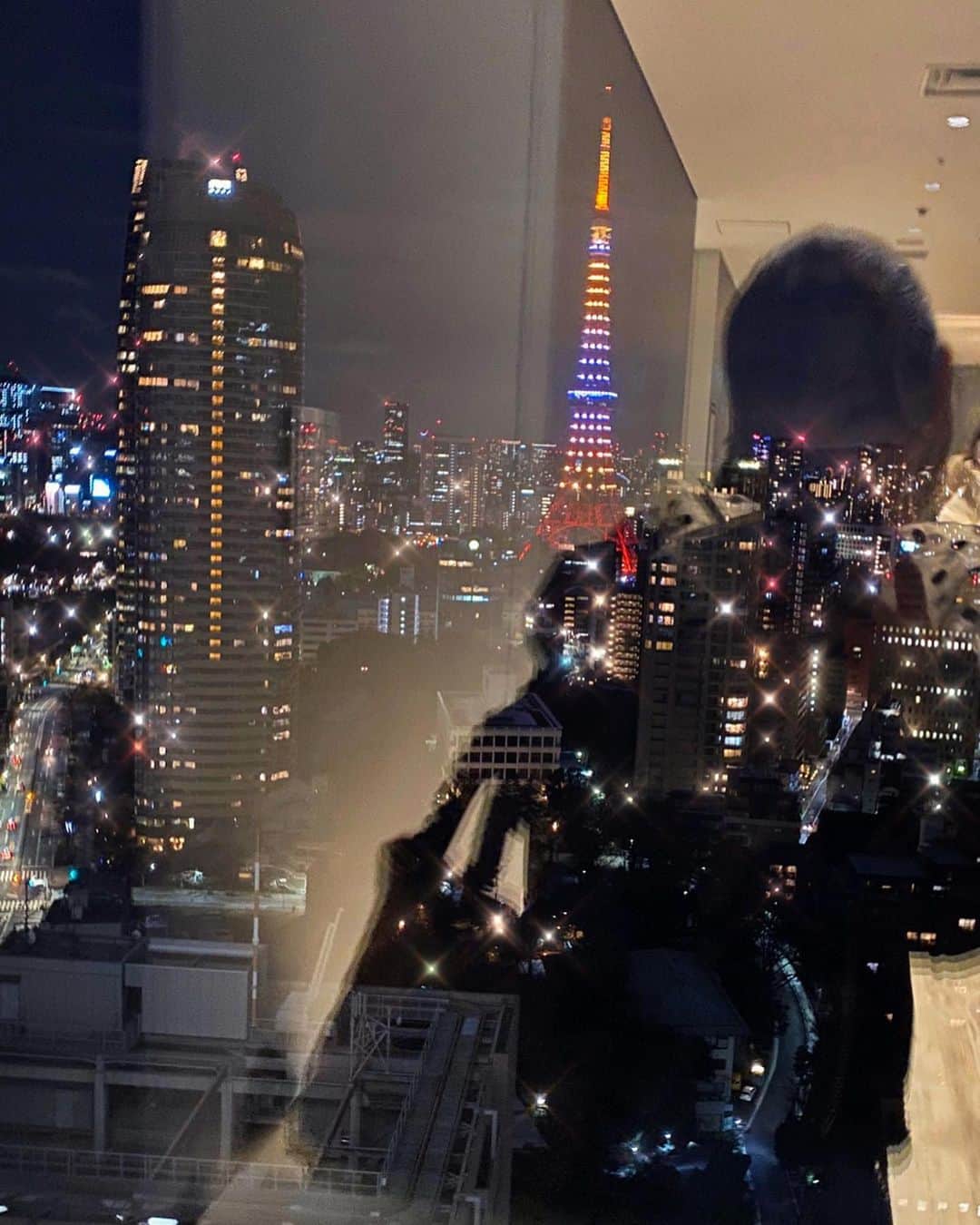 愛田杏奈さんのインスタグラム写真 - (愛田杏奈Instagram)「東京に上京してもう結構経ったけど、 相変わらず東京に慣れません🤦‍♀️🗼笑 . . でもここでがんばるって決めたから 今年はもっと頑張りたいな！！！ . . . 昨日仕事の現場から見えた夜景が すごい綺麗だったのでiPhoneでパシャリ📷✨ . . . #japan #tokyo #camera #photo #iPhone #iPhone11 #写真好き #カメラ #都会 #夜景 #東京 #日本 #東京タワー #田舎者 #キラキラ　#加工 #おしゃれ写真 #写真好きな人と繋がりたい #instagood  #likeforlikes #followme」1月11日 20時11分 - anna_osada