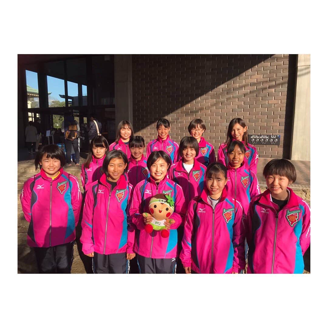 のインスタグラム：「‪明日の都道府県駅伝は栃木県チームでアンカーを走らせていただきます！‬ ‪都道府県は4年ぶり、 栃木チームは一度引退してフリーターになる前なので8年ぶり🙂✨ ご飯は中高大学生ごちゃ混ぜで座って食べます☺️ 1番下は13歳です😀✨ いろいろ教えてあげてもうお母さんの気分です笑‬ ‪応援よろしくお願いします！‬🍓 #japan #marathon #runner #皇后杯 #都道府県対抗女子駅伝 #brooks #栃木チーム #アンカー走ります」