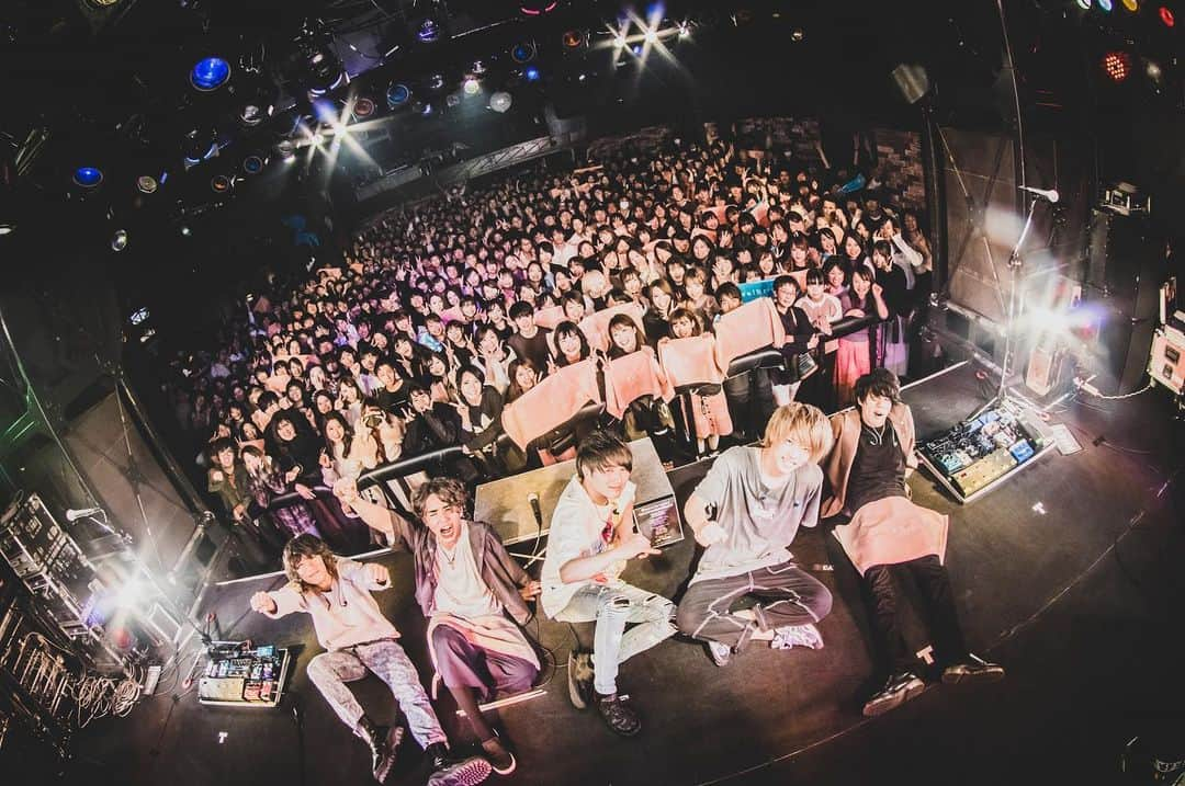 Novelbright（ノーベルブライト）さんのインスタグラム写真 - (Novelbright（ノーベルブライト）Instagram)「2020.01.10 @ 名古屋CLUB QUATTRO 『「EN.」-アンピリオド- RELEASE ONEMAN TOUR アンコール編』 初の東名阪クアトロワンマン2日目 ソールドアウトの最高の景色。 もっと名古屋が大好きになった1日でした！ 来てくれたみんな本当にありがとう！ ・ Photo : @rei01015  #novelbright #livephoto #名古屋 #quattro」1月11日 20時13分 - novelbright_jp