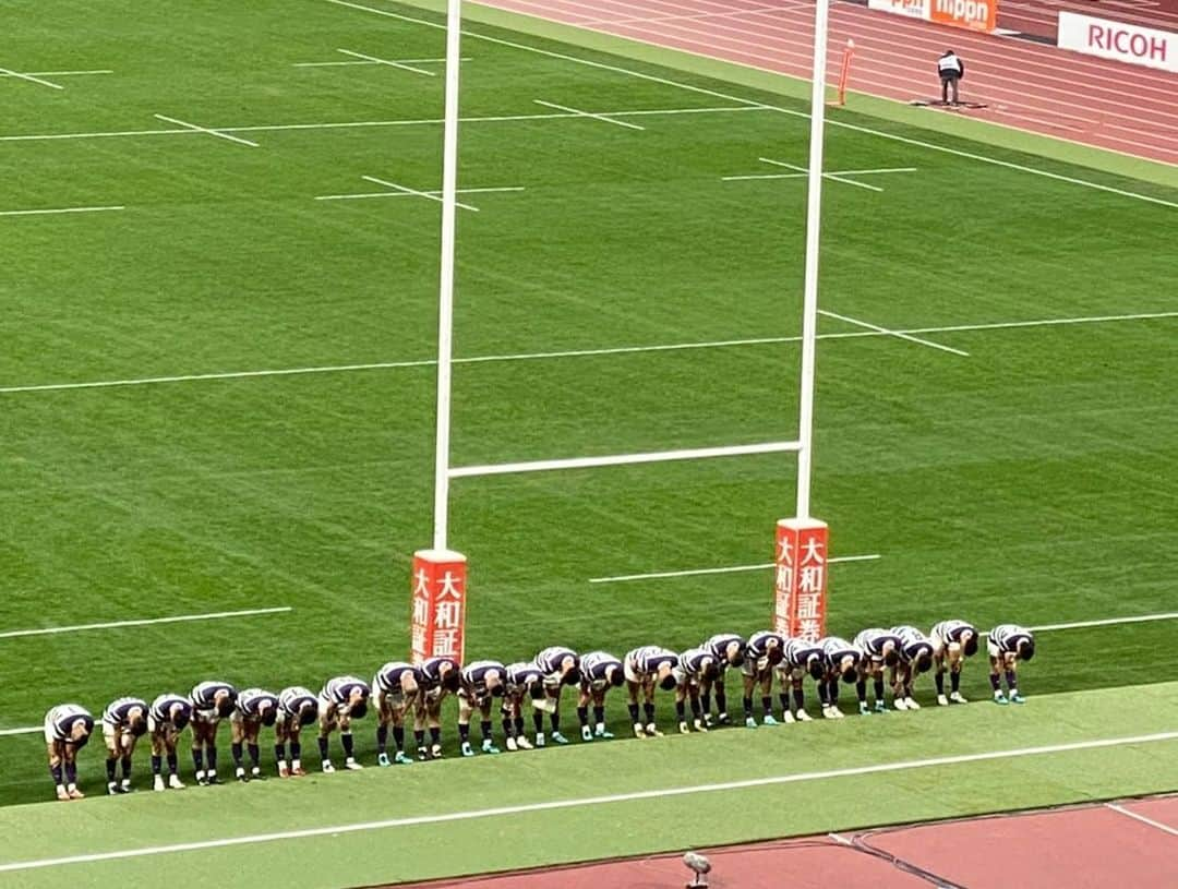 長澤彩子さんのインスタグラム写真 - (長澤彩子Instagram)「#新国立競技場 で大学ラグビー決勝戦🏉  対抗戦は明治がとにかく強かったのですが、早稲田が悔しさを糧にしました🔥  5万7000人の大観衆に囲まれた大舞台で力を発揮できる選手たちを、心から尊敬します。4年生の皆さんお疲れ様でした🙇‍♀️ ・ そういえば新国立に#福島県 #楢葉町 の#マミーすいとん や地酒があって感激✨ 復興のシンボルですね☺️ #大学ラグビー #学生ラグビーが #とにかく好き #早明戦」1月11日 20時21分 - ayako212nagasawa