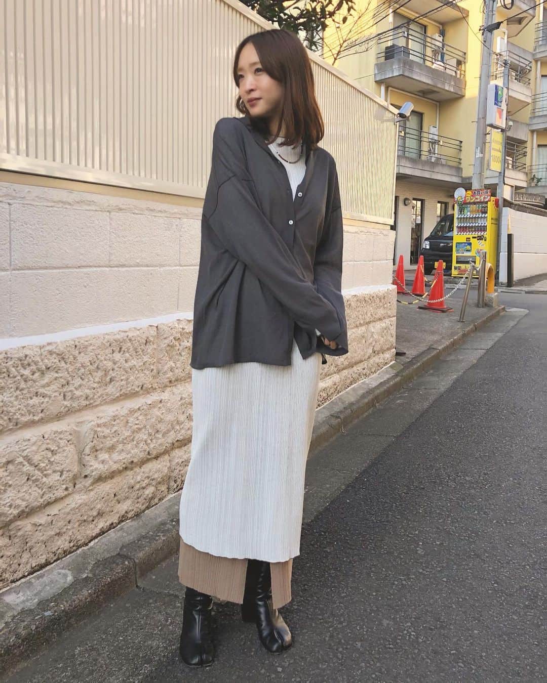 野尻美穂のインスタグラム：「お店に来てくださった方々、本当にありがとうございました😭💕 沢山パワーをいただき、今日は良い夢が見れそうです。 waiのアイテムはSHIPS WOMENS全店舗にて発売中です！ ちなみにワンピースは少し透けるので中に何かレイヤードするかペチコートを着てね☺️！ みなさま是非 #wai_ships  のタグを付けてアップしてください☺️ #着てる服は全部waiだよ #お手紙読んで泣いてる😭」