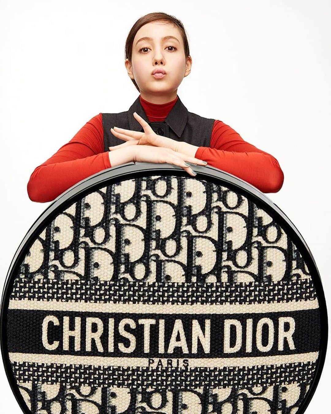 トリンドル玲奈さんのインスタグラム写真 - (トリンドル玲奈Instagram)「voguegirl.jp にて、 Diorのクッションファンデのページが公開されています^ ^。 このパッケージ、可愛い💕。 ぜひ見てください♡」1月11日 20時24分 - toritori0123