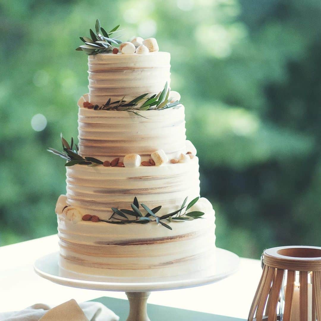 アマンダンヒルズさんのインスタグラム写真 - (アマンダンヒルズInstagram)「. Forest . 森をイメージした ウエディングケーキ。 . オリーブやナッツの装飾で 遊び心のあるケーキに仕上げます。 . アマンダンヒルズの雄大な自然に マッチするオススメのケーキです。 . #アマンダンヒルズ #amandanhills  #ノバレーゼ #wedding  #結婚式場探し#プレ花嫁 #婚約#プレ花 #bridal#神奈川花嫁 #ウェディングフォト#卒花 #リゾートウェディング#resort  #神奈川 #厚木」1月11日 20時56分 - amandan_hills_official