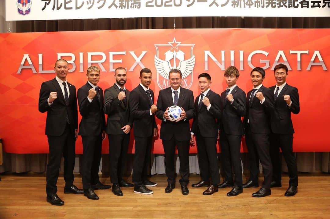 田上大地のインスタグラム：「アルビレックス新潟2020シーズン　新体制発表会でした！ とにかくこのチームが結果を出せるように、1年間戦い抜きます！ #アルビレックス新潟  #albirex  #新体制発表会 #2020 #50」