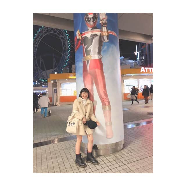 田牧そらさんのインスタグラム写真 - (田牧そらInstagram)「・ こんばんは🌆 ・ カネオくん 見ていただき ありがとう ございました！！ ・ 明日は リュウソウジャーです😁 オトは、 ミヤ姉さんと会えて すごく嬉しかったです！ 明日はいっぱい 登場します！ ぜひ、見てください❗️ ・ ・ Gロッソ 観に行った時に コウさん見つけて 同じポーズ やろうと思ったけど やっぱり本物がいいー！ っていう写真です😝 ・ ・ #騎士竜戦隊リュウソウジャー  #オト #田牧そら」1月11日 20時57分 - sora_tamaki_official