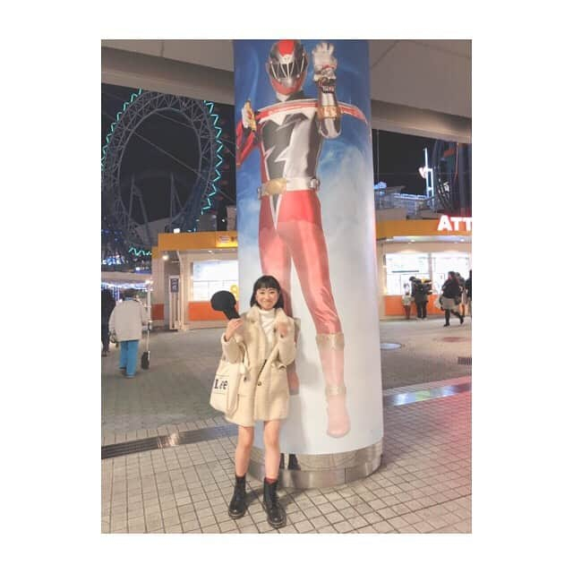 田牧そらさんのインスタグラム写真 - (田牧そらInstagram)「・ こんばんは🌆 ・ カネオくん 見ていただき ありがとう ございました！！ ・ 明日は リュウソウジャーです😁 オトは、 ミヤ姉さんと会えて すごく嬉しかったです！ 明日はいっぱい 登場します！ ぜひ、見てください❗️ ・ ・ Gロッソ 観に行った時に コウさん見つけて 同じポーズ やろうと思ったけど やっぱり本物がいいー！ っていう写真です😝 ・ ・ #騎士竜戦隊リュウソウジャー  #オト #田牧そら」1月11日 20時57分 - sora_tamaki_official