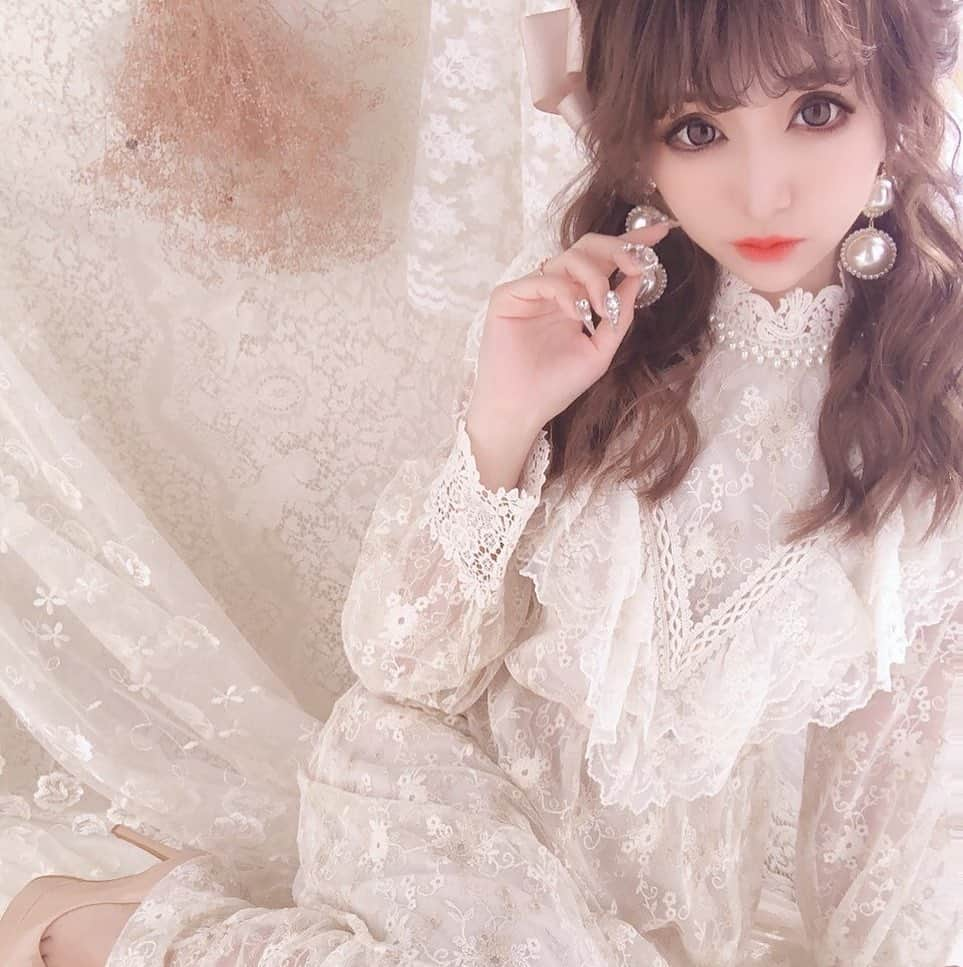 姉agehaさんのインスタグラム写真 - (姉agehaInstagram)「🌸💫🌸💫 ・ この間の撮影のときの🥳 ・ 暗髪がすっかり板についた @rina__sakurai 🐝✨✨ ・ 春気分で撮ったよん🥳🥳 ・ #撮影の思い出 #さくりな #桜井莉菜 #春」1月11日 21時08分 - aneageha