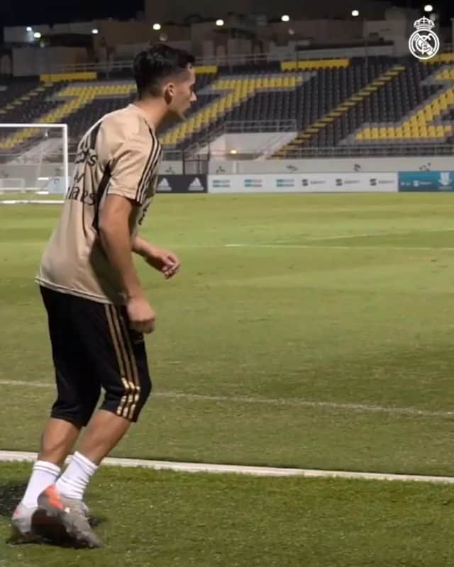 カルロス・テベスのインスタグラム：「@lucasvazquez91 does a @toni.kr8s 😏😏」