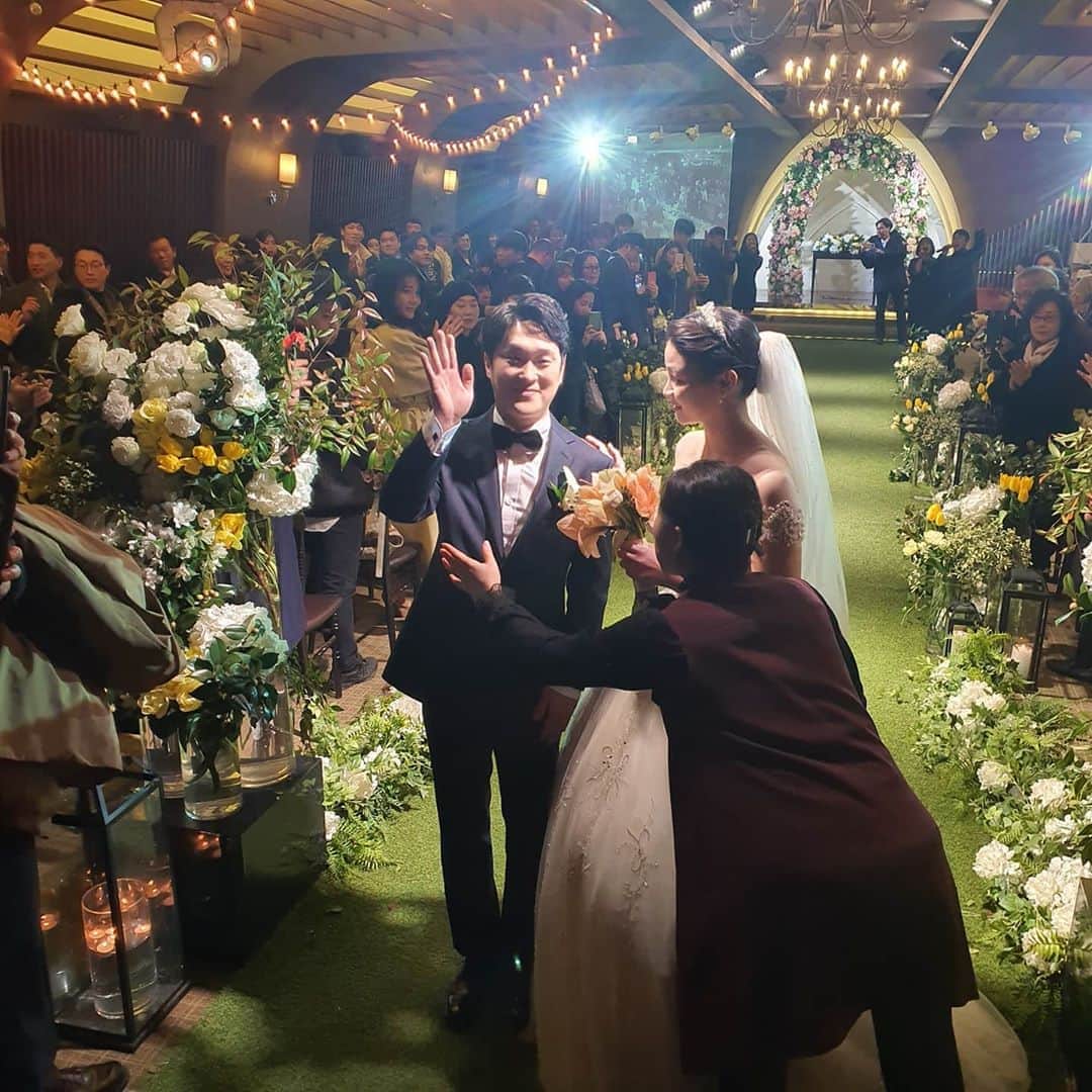 ホ・ジョンミンのインスタグラム：「유비 관우 장비 중에 관우가 젤 먼저 으른의 길을 떠났다...잘가라...」