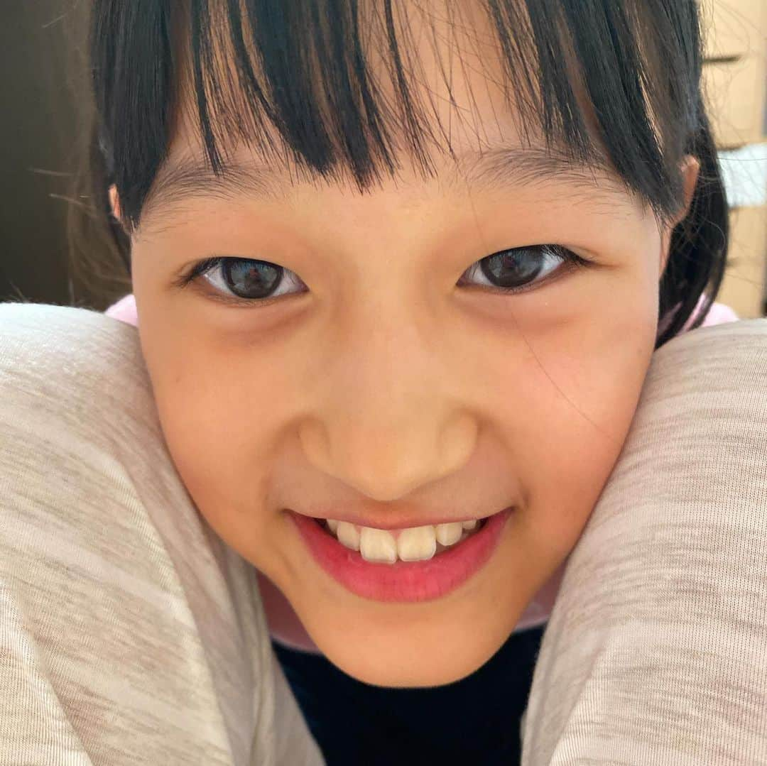 イ・アヒョンさんのインスタグラム写真 - (イ・アヒョンInstagram)「이쁘니 몬나니😊😊😊😜😜엄마 마음 위로한다고 옆에서 계속 조잘조잘 얘기걸며 애교부린다 ㅎㅎㅎ」1月11日 21時56分 - ujl1011