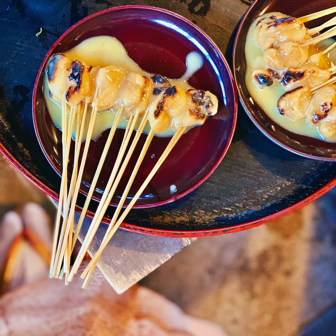 梅谷安里さんのインスタグラム写真 - (梅谷安里Instagram)「この白味噌が美味しすぎて 何本でも食べれちゃうよね🤤♥️ ・ ・ #kyoto#あぶり餅 #京都#かざりや #京都グルメ」1月11日 21時49分 - anriworld