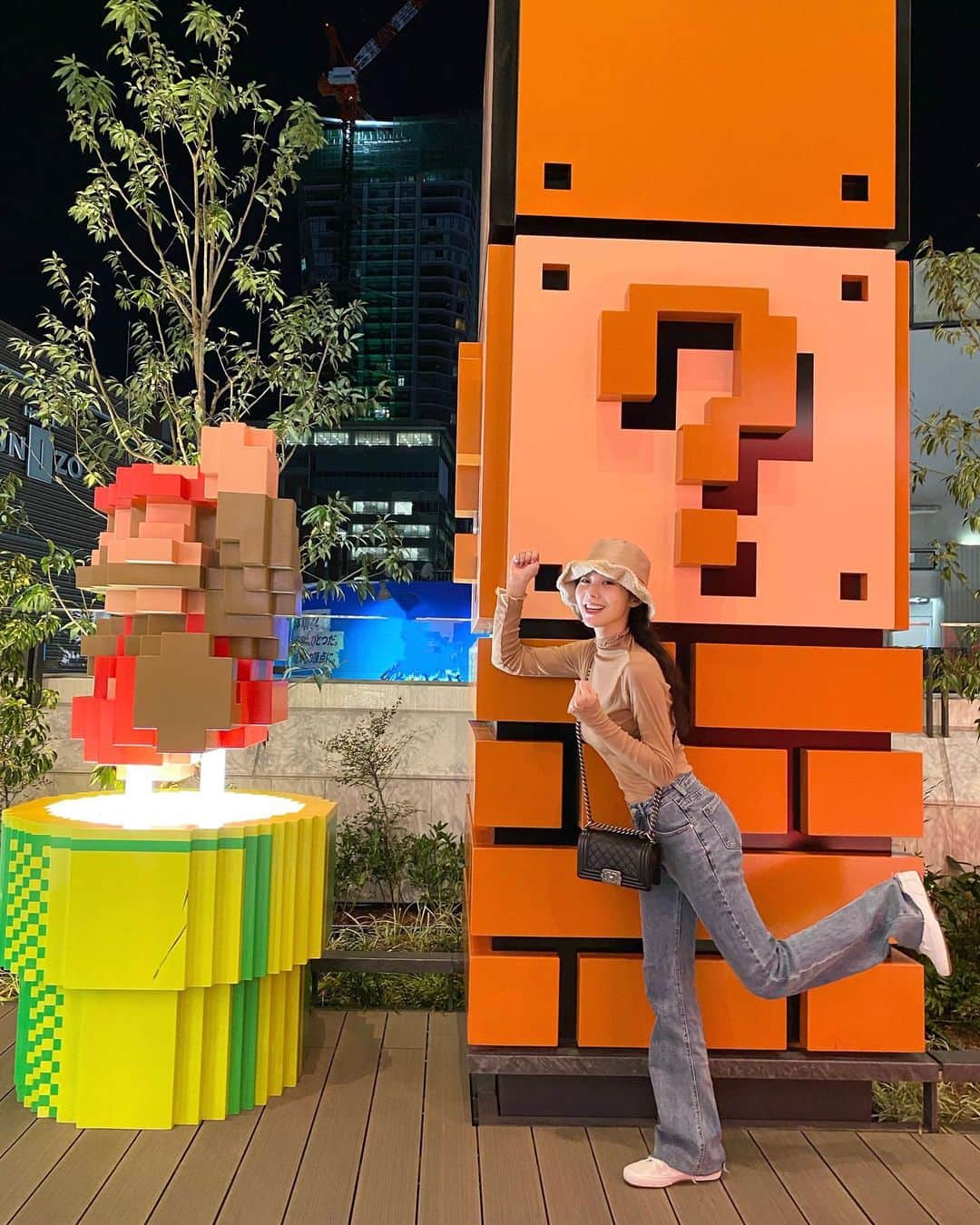張香香のインスタグラム：「登 登登 登登登～🕹⭐️❓ Nintendo TOKYO 在11月剛翻修好的澀谷PARCO 6F 一進去就尖叫！😍 我買了兩個娃娃😛 外面還有可愛的景可以歐一下😆」