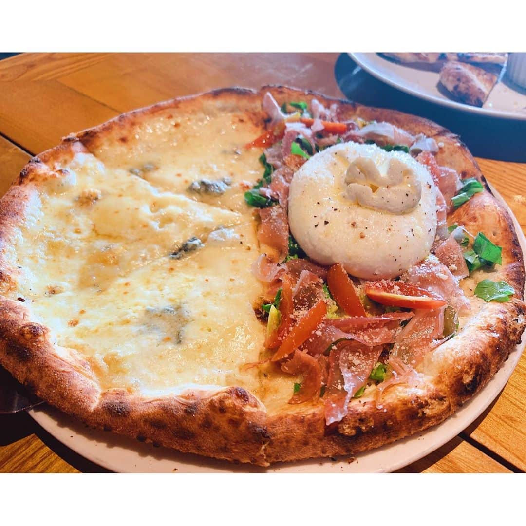 板野友美さんのインスタグラム写真 - (板野友美Instagram)「ベトナム1美味しいピザ🍕 『pizza 4P's』  自家製のチーズが とっても美味しすぎて また行きたい🥺🧀 ピザ好きの皆さんはぜひ♪  #ベトナム旅行 #ダナン」1月11日 22時05分 - tomo.i_0703