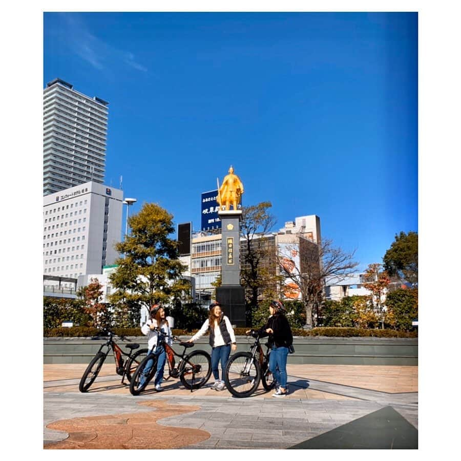 永井葉月さんのインスタグラム写真 - (永井葉月Instagram)「___________________________________________ "I've never doen this before.  It's my first time cycling🚴🏻‍♀️🚴🏻‍♀️🚴🏻‍♀️🚴🏻‍♂️✨ . 今日は初めてサイクリングを体験☺️ 26キロ自力で漕ぎ続けました笑。 疲れたけど本当に楽しかったし気持ちよかった🍃🍃✨ 改めて岐阜って良い所が沢山あるって気付かされました！ まだまだ知らないところばかり!!! ランチもカフェも美味しかった✨  #ダジェンナーロ  @cafe_sabou_sokyu  皆さんにもぜひ🚴🏻‍♀️体験して欲しいな😘 今日はありがとうございました✨ @saikorok . . 帰ってきてから"Hazu'kitchen👩‍🍳💗" リクエストがあったので ☆2種の生姜焼き ☆ひじきの煮物 ☆かぼちゃの煮付け ☆レンコンのツナ和え ☆白味噌汁 喜んでもらえてよかった😍 大好きな先輩との思い出が増えたよ😘 次は何しましょ？ @guma0827 @ozw0922  1日ありがとうございました❤️ _________________________________________ #cycling #gifu #岐阜 #関  #サイクリング #岐阜カフェ  #信長像 #岐阜観光 #金華山  #長良川 #岐阜大仏  #思い出  #love #bff」1月11日 22時05分 - hazuki815hazuki