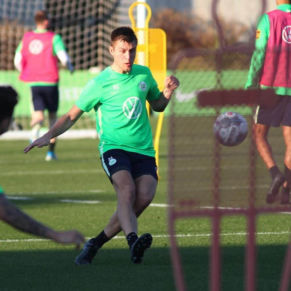 ロビン・クノッヘさんのインスタグラム写真 - (ロビン・クノッヘInstagram)「Trainingslager in 🇵🇹!⚽️🔥 #RK31 #VfLWolfsburg #einTeam」1月11日 22時14分 - robinknoche31