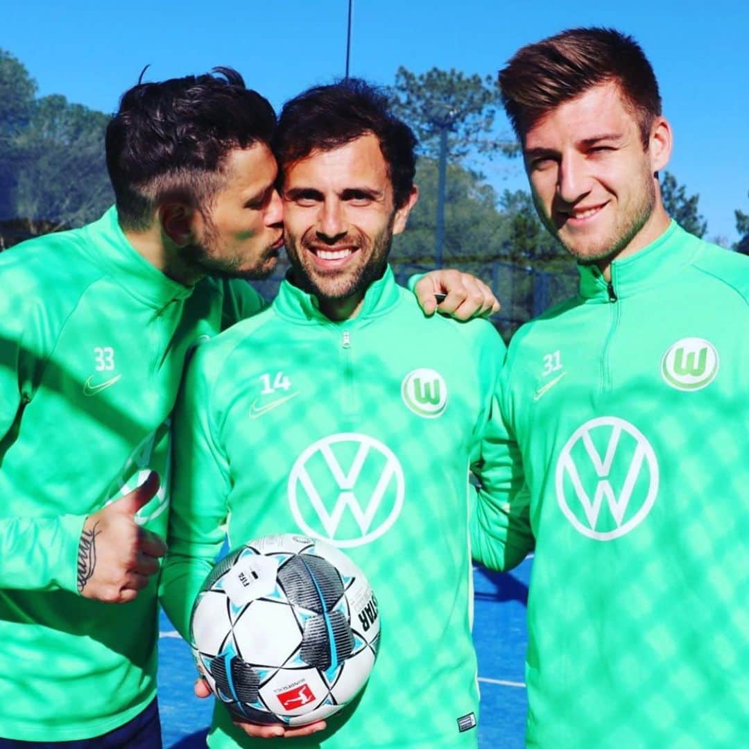 ロビン・クノッヘさんのインスタグラム写真 - (ロビン・クノッヘInstagram)「Trainingslager in 🇵🇹!⚽️🔥 #RK31 #VfLWolfsburg #einTeam」1月11日 22時14分 - robinknoche31