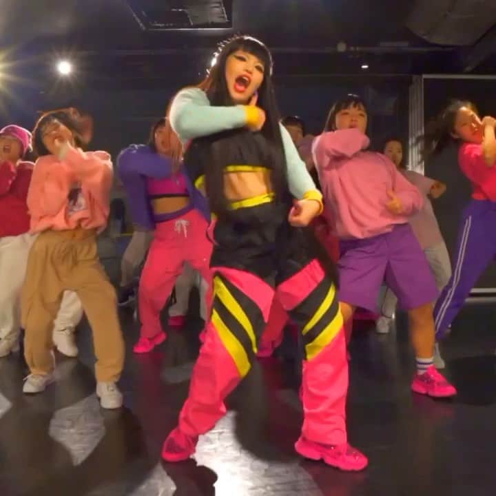 のインスタグラム：「Yummy😋🍦🍭💖💜💖 @justinbieber 👑✨ Dance Artist👸🏻🇯🇵 @honokamoriyama_official with my students😘❤️ #yummy #yummychallenge #JustinBieber #HonokaMoriyama #Dance #Tokyo #Japan #yummyjustinbieber #justinbieberyummy」