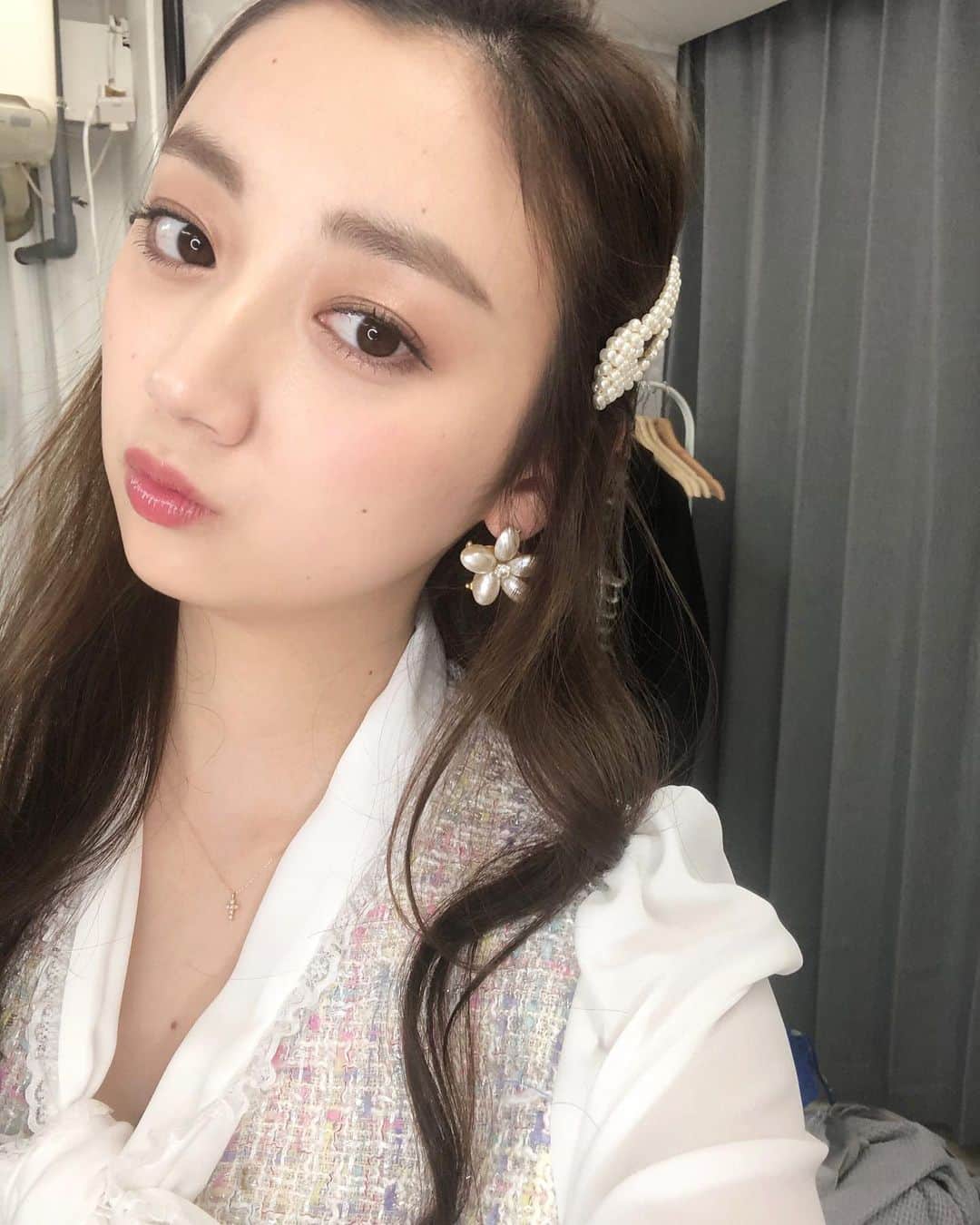 のインスタグラム：「昨日はメゾンドプリエさんの撮影でした。その時に撮った🤳🏻💗 #tokyo #japan #selfie #셀스타그램 #데일리록 #오오티디 #코디 #일본  #팔로우 #00년생 #19살 #20살 #촬영 #무당가공 #패션 #사복 #메이크 #撮影 #韓国 #韓国ファッション #オルチャン #韓国好きな人と繋がりたい #メゾンドプリエ」