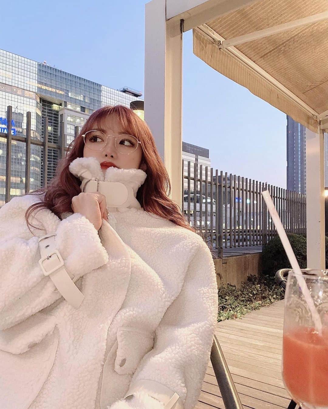 RIKAさんのインスタグラム写真 - (RIKAInstagram)「﻿ ずっとこういうアウター探してて﻿ やっと見つけた☃️☃️☃️ @7things.official ﻿ ﻿ 首まですっぽりであったかいから﻿ 絶対たくさん着る🧣📰❤︎﻿ この首のベルトの感じ超可愛くないか😿﻿」1月11日 22時24分 - fromrika