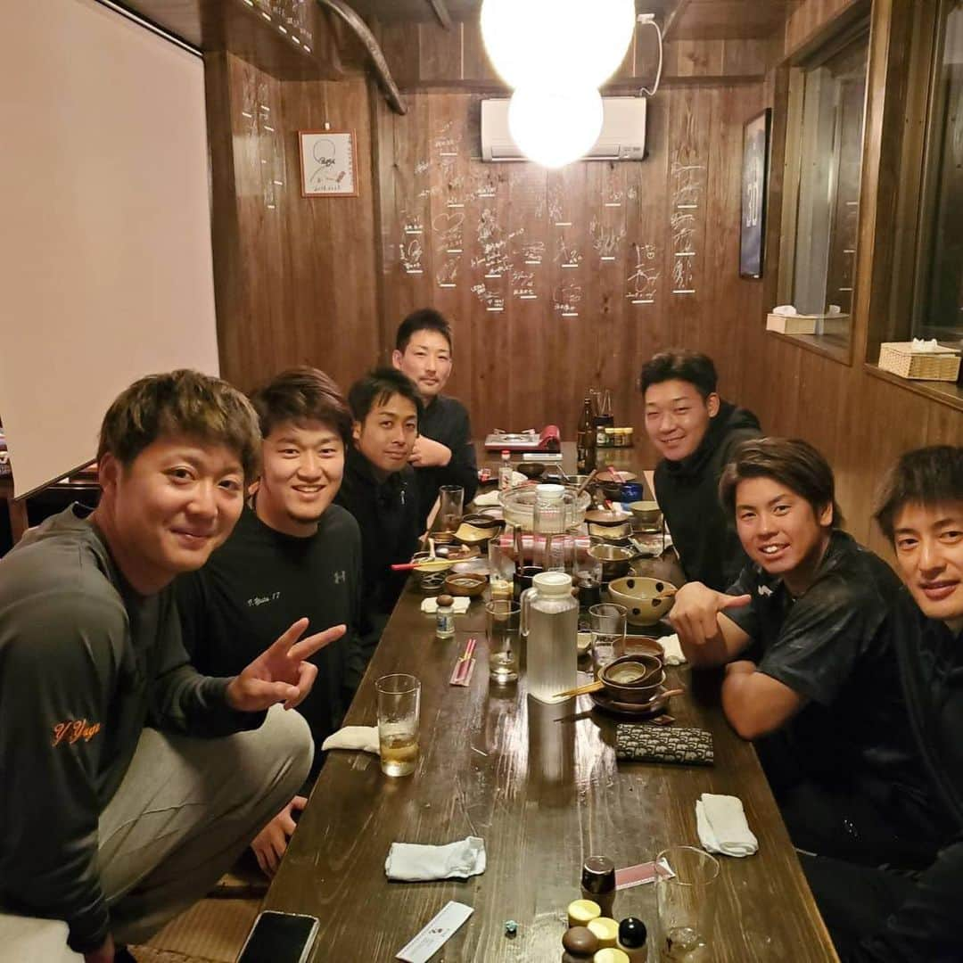 横山雄哉さんのインスタグラム写真 - (横山雄哉Instagram)「沖縄自主トレ始まりました！ このメンバーで僕は場違いな感じがしますが、少しでも吸収できるよう頑張ります！ しっかり仕上げます！  #能見篤史 #梅野隆太郎 #岩貞祐太 #岩崎優 #大山悠輔  #横山雄哉」1月11日 22時25分 - yuya_yokoyaaaman