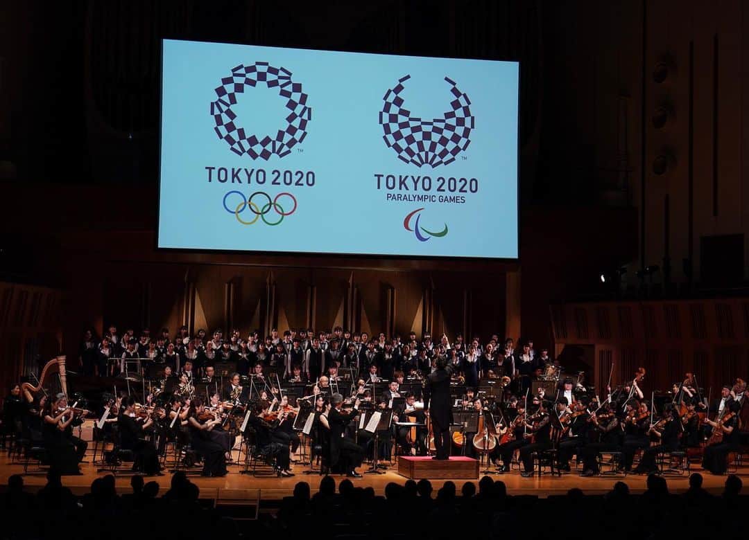 日本オリンピック委員会さんのインスタグラム写真 - (日本オリンピック委員会Instagram)「オリンピックコンサート2020 プレミアムサウンドシリーズの東京公演が本日開催されました。🎼🎷🎺🎻🎹 感動的なオリンピック映像と壮大なシンフォニーオーケストラが共演。有森裕子さん（陸上競技）、星奈津美さん（水泳/競泳）、小谷実可子さん（水泳/シンクロナイズドスイミング ※現アーティスティックスイミング）がゲスト出演し、開幕まで195日となった東京2020大会への期待がさらに高まるステージとなりました👏 次回は2月2日（日）、愛知県芸術劇場コンサートホールで行います。ぜひ皆さま、ご来場ください。（写真：アフロスポーツ） . Olympic Concert 2020 in Tokyo was held on 11th January. Spectacle collaboration of Olympics highlight scenes and orchestra sound was met with great applause from the audiences. . #有森裕子 #星奈津美 #小谷実可子 #YukoArimori #NatsumiHoshi #MikakoKotani #がんばれニッポン #JapaneseOlympicCommittee #TEAMNIPPON #オリンピック #Olympics #オリンピックコンサート #Tokyo2020 #全員団結 . 📷AFLOSPORT」1月11日 22時29分 - teamjapanjoc