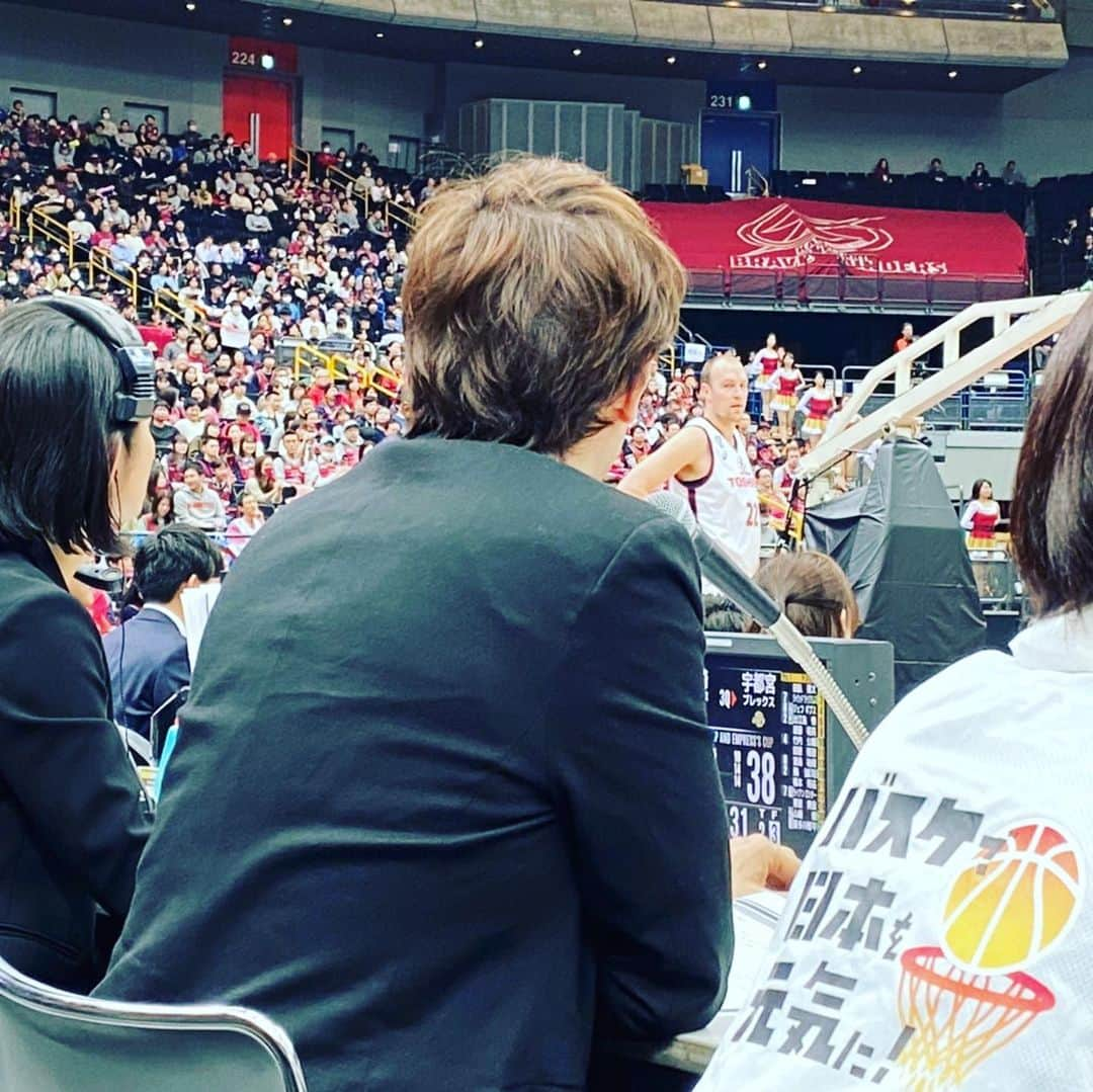 Saschaさんのインスタグラム写真 - (SaschaInstagram)「#バスケットボール #天皇杯 準決勝アリーナMCを担当しました！ 今年は男子準決勝だけの担当なので明日はありませんが、MCを見に来てくださった方が何人もいらっしゃって嬉しかったです！担当した2試合とも面白くてアナウンスしながら興奮してました！」1月11日 22時50分 - sascha348