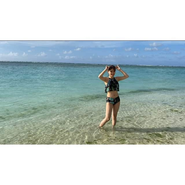 三島ゆかりさんのインスタグラム写真 - (三島ゆかりInstagram)「色んなポージングを撮ってみたシリーズ❤️📷😂👙✨ 何枚目のポーズがお好き？？🍎 #guam #グアム #trip #海外旅行 #海外旅行好きな人と繋がりたい #beach #tumonbeach #サングラス女子 #水着 #三脚立てて #セルフィー #慣れたもん #色んなポージング #どれがお好み #sea #verybeautiful #veryclear #グアム大好きになった #三島ゆかり #ゆかりんご #お正月休み #コメント待ってます #followｍe」1月11日 22時52分 - apple340