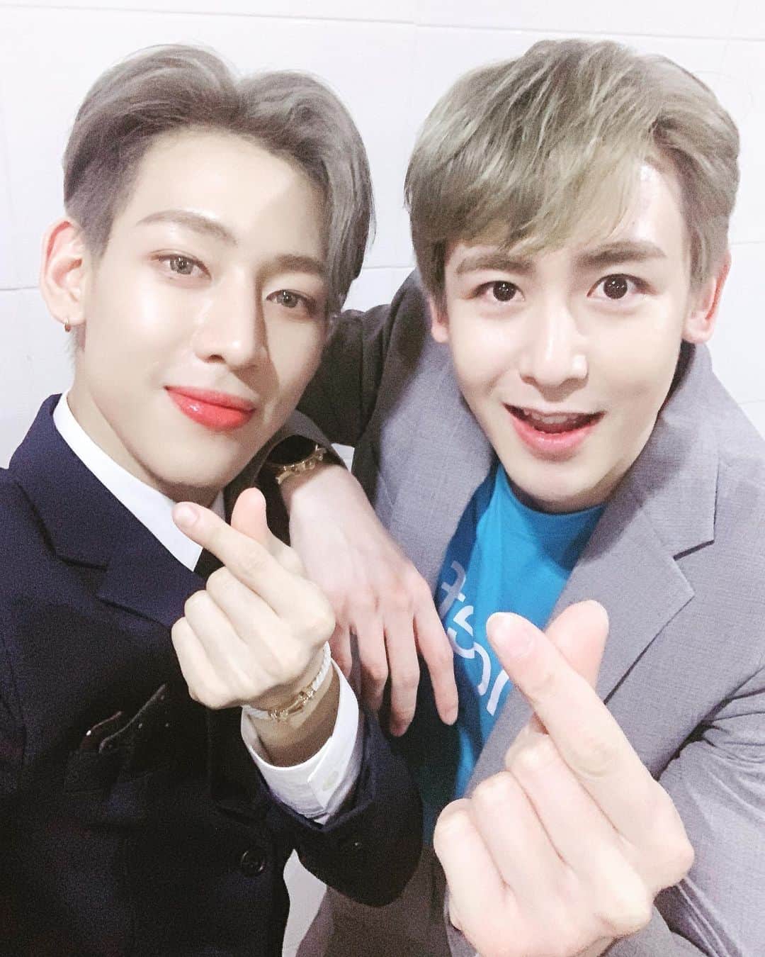 BamBam のインスタグラム：「สุขสันต์วันเด็กนะครับ และ ขอบคุณ ทุกความ ช่วยเหลือที่ ทุกๆคนมอบให้กับ THE BLUE CARPET SHOW For UNICEF ในวันนี้ ด้วยนะครับ เป็น วันที่ เต็มไปด้วย รอยยิ้มครับ💙」