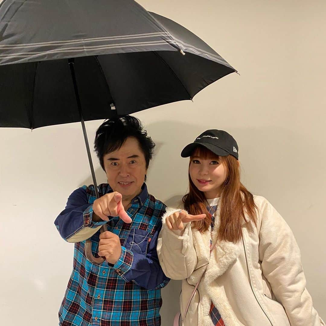 水木一郎さんのインスタグラム写真 - (水木一郎Instagram)「しょこたんと半田健人くんがバースデーライブに来てくれました。しょこたんは傘を半田くんは昭和のマイクをプレゼントしてくれました。嬉しいゼーット！ #しょこたん  #半田健人  #傘 #マイク  #水木一郎」1月11日 23時02分 - ichiromizuki