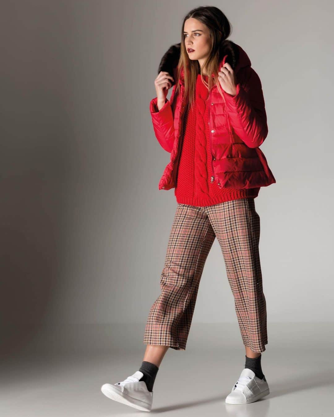 クリスティーナガヴィオリのインスタグラム：「When it’s freezing outside, choose our #CristinaGavioli knitwear and puffer  jacket. ✨💖 Available in store and online at www.cristinagavioli.it  #cristinagaviolifw19 #fashion #trend」