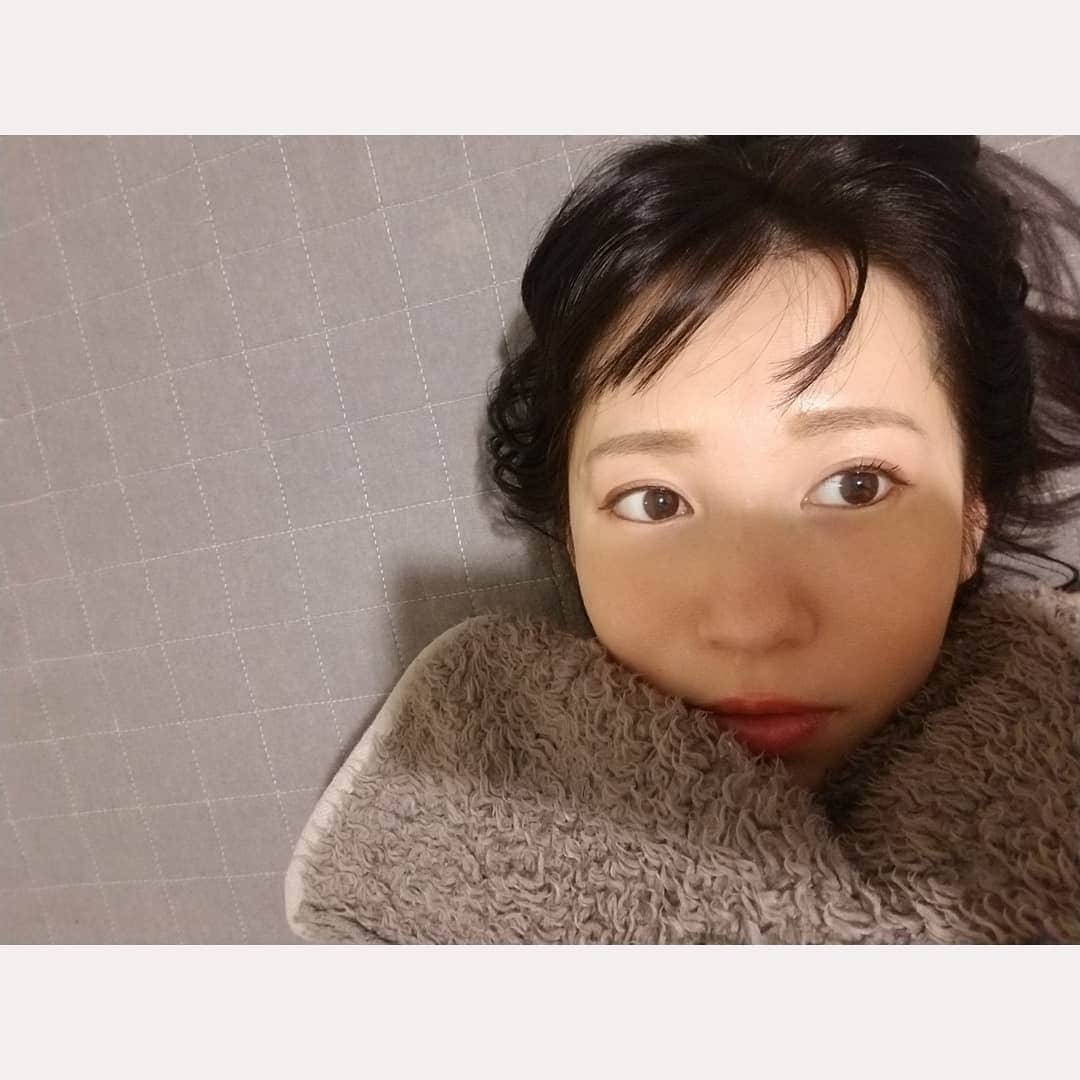 花澄さんのインスタグラム写真 - (花澄Instagram)「上からライカ。 ヌードを撮ろうとして 寒いからヒヨって 着衣しましたね・・ あ、これは携帯で撮ったやつ。  #selfie」1月11日 23時54分 - textisan