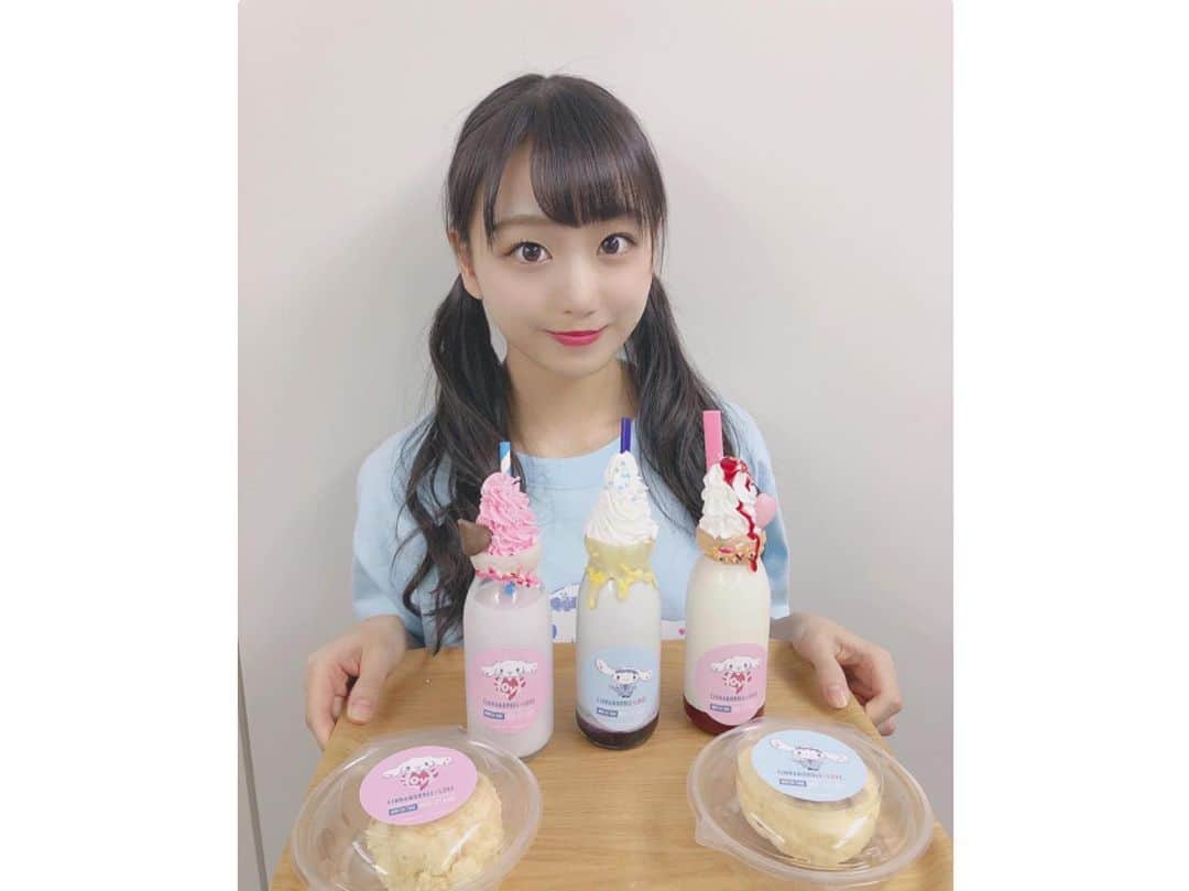 音嶋莉沙さんのインスタグラム写真 - (音嶋莉沙Instagram)「＝LOVE×シナモロールコラボ﻿限定カフェスタンド🧁💕　﻿ ﻿ 1日しょこが店長でその横で副店長として﻿ コースターを渡したり、シナモンロールを渡したり凄く楽しい時間でしたっ♡♡﻿ ﻿ 沢山の方が並んでくださってありがとうございました☺︎﻿ ﻿ 1月末までやってるから、是非行ってみてね✨﻿ インスタ映えだし凄いボリュームがあるから﻿ 本当にみんなに食べて欲しいし飲んでほしいなっ！﻿ ﻿ 3枚目に持ってるのは「sweetest girl」を﻿ イメージしたドリンクなんだよ〜﻿ ﻿ ﻿ あとね、終わった後﻿ マイメロディカフェにもお邪魔させていただきました！﻿ マイメロちゃんのカフェも可愛すぎた🥺﻿ ﻿ ﻿ ﻿ ﻿ ﻿ #イコラブ　#インスタ映え　 #サンリオ　さん　#シナモン #シナモロール」1月11日 23時56分 - otoshima_risa