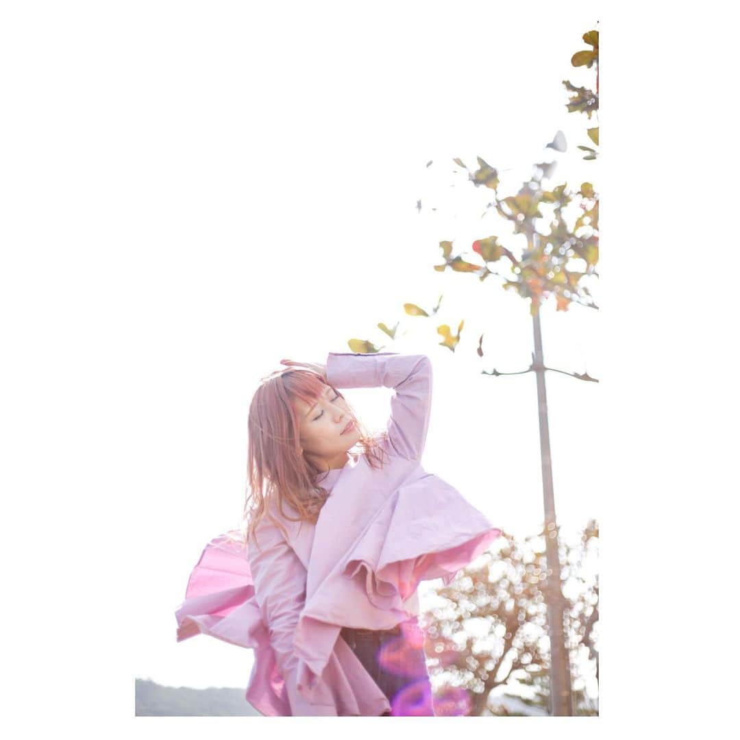 MAIKO さんのインスタグラム写真 - (MAIKO Instagram)「服が踊ってらぁ𓀡 ・ ・ ・ #アー写っぽ　 #沖縄はもう桜咲いてます🌸 📸@tsuru.to.photo」1月12日 10時15分 - maiko_oops